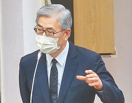 
金管會主委黃天牧說，權證避險降稅後，券商成本降低，在權證造市上就能提供更多的流動性，也能提供更有利的買賣報價。（趙雙傑攝）
