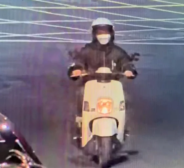 槍手犯案後立刻朝南湖大橋方向逃逸,進入堤外道路逃逸。記者李隆揆/翻攝