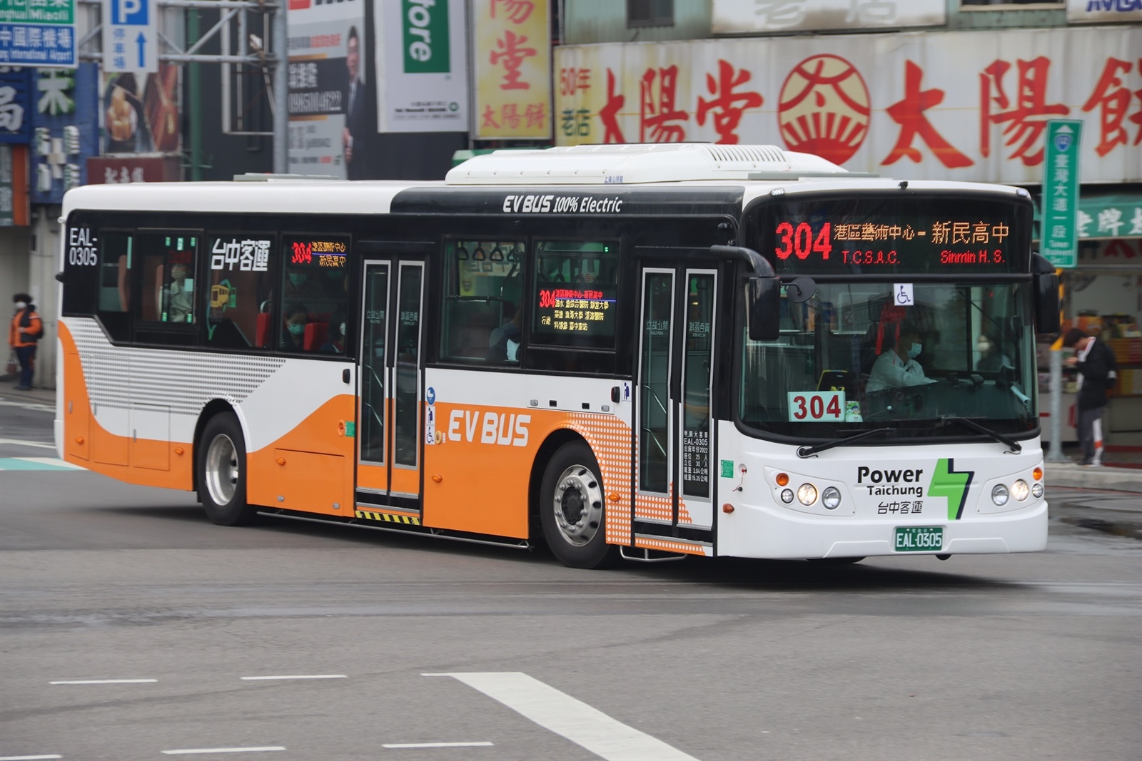 304路公車服務台灣大道路廊，行經多所學校、醫療院所。圖／台中市交通局
