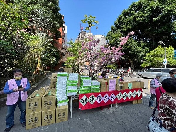 許多禮品供大家領取(圖／中正萬華樂生活Ｘ有你有我）