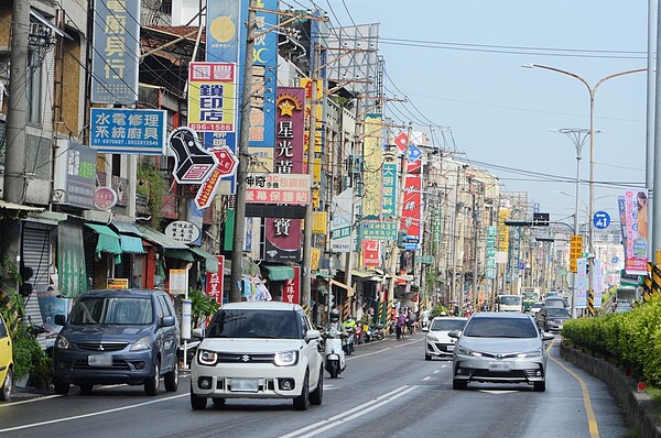 高捷即將在路竹鬧區施工，台1線拓寬爭議仍未解決。圖／立委邱志偉服務處提供