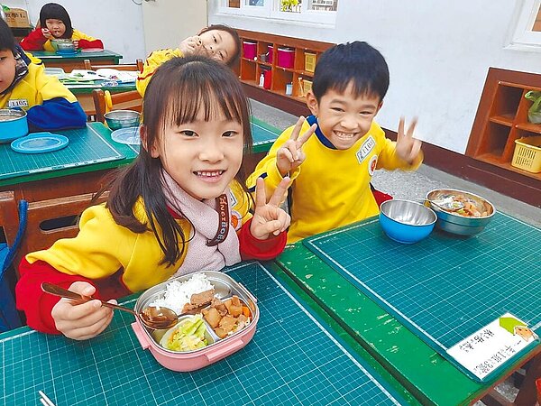 桃園市國中小營養午餐費調漲3元。(桃園市教育局提供/陳夢茹桃園傳真)