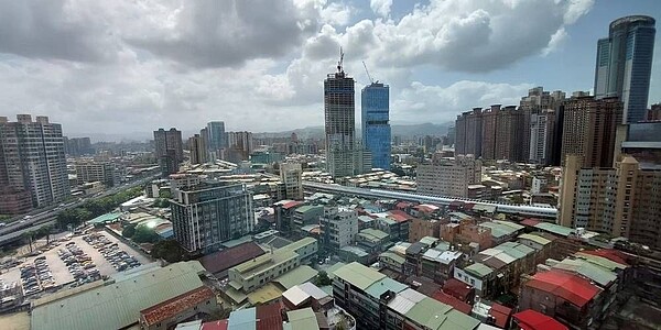 房市資金浪潮退卻、兩岸關係緊繃,外資投資台灣不動產業金額驟減。中時報系資料照