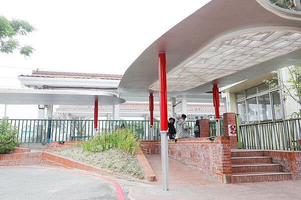 柳營火車站前轉乘環境優化改善工程完工啟用。圖／台南市政府提供