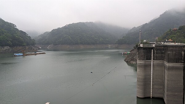 石門水庫今上午有零星降雨，緊急實施人工增雨作業。圖／北水局提供