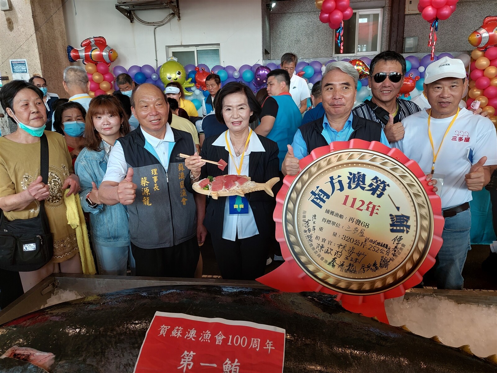 南方澳第一鮪賣出224萬元，為4到6月黑鮪魚季拉開序幕。記者陳敬丰／攝影 