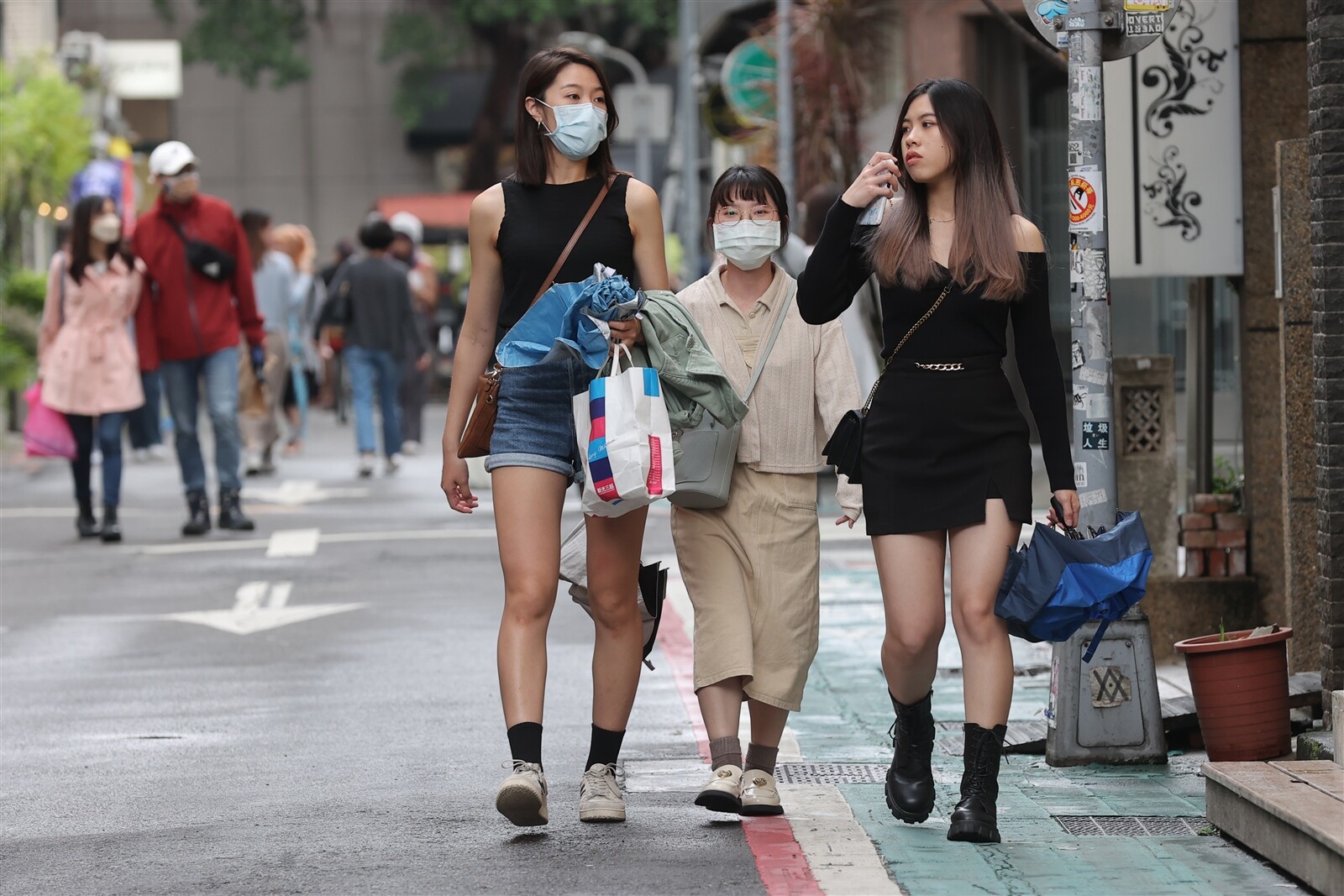 今天各地及澎湖、金門、馬祖為多雲到晴，僅東部、東南部地區及恆春半島有局部短暫雨。記者許正宏／攝影 