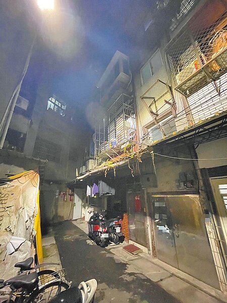 19歲莉姓印尼女移工,逃逸後在新北三重區從事樓鳳性交易,14日晚間與吳姓男子交易後,15日被發現全身赤裸、陳屍在套房內。(翻攝畫面/黃敬文新北傳真)