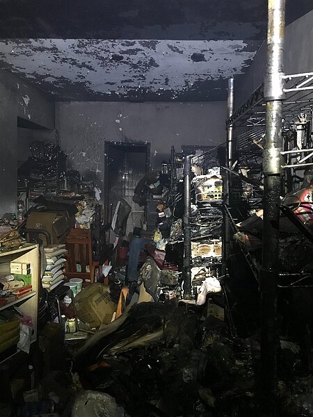 台中市莒光新城在昨天凌晨傳出火警,10樓住戶全面燃燒,2人送醫。記者陳宏睿/翻攝