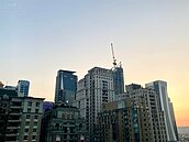 台中買房好難！他捧百萬頭期款找嘸房　網看條件搖頭：連海線也別想…剩「這款」還有機會