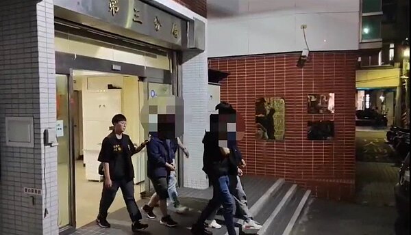 彰化縣姚女與王男涉盜領普發6千元未遂,被檢警查獲移送偵辦。圖截自民眾提供影片