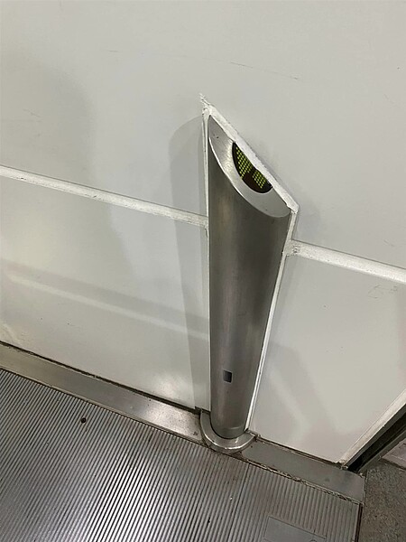 網友在臉書發布自己經過桃園車站時的奇景。圖/翻攝陳建豪臉書