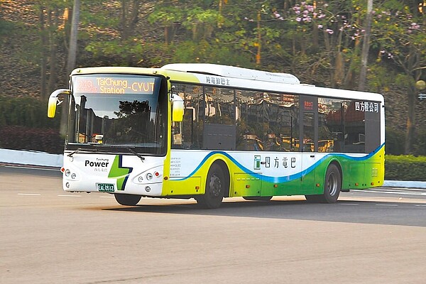 在台中市擁有13條路權的四方客運,傳出疑積欠員工薪資,導致駕駛員「集體請假」,初估約4成路線班次受影響。(台中市府提供/林欣儀台中傳真)
