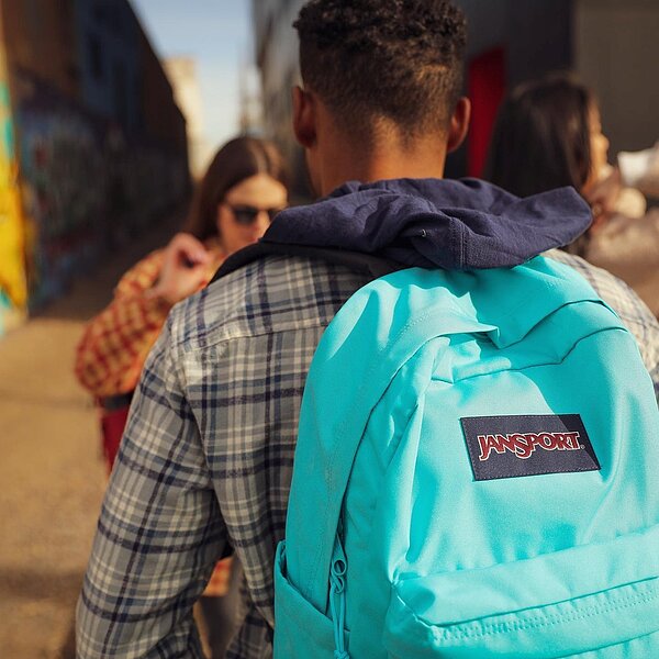 JanSport後背包曾在台灣紅極一時。圖/取自JanSport臉書