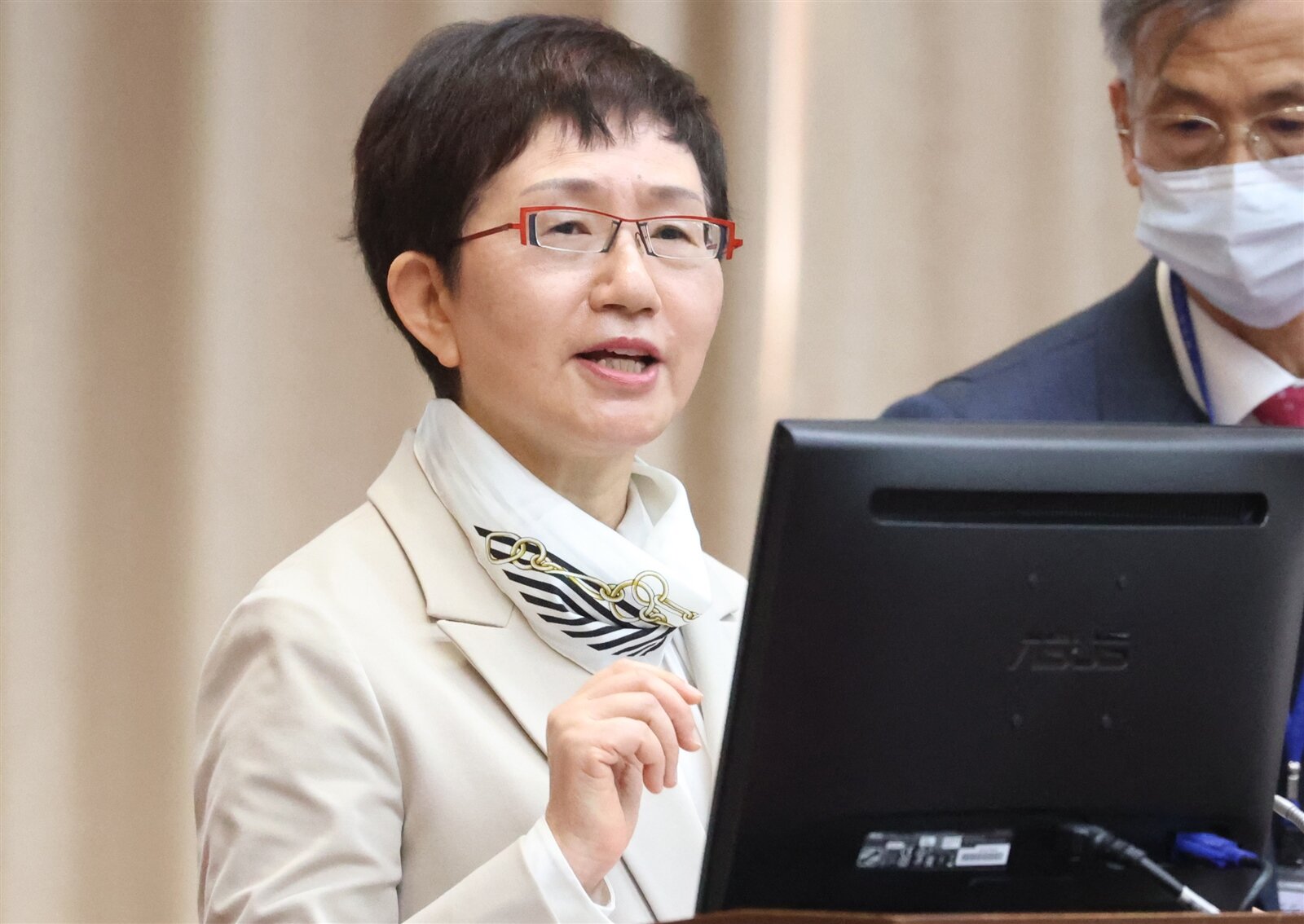 財長莊翠雲表示,若稅課收入若高於預算數,會減少舉債、優先還債。記者陳正興/攝影