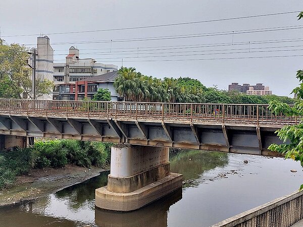 擁有130年歷史的桃園平鎮「老街溪鐵道橋」與在地就有深厚情感,經過地方人士、相關專家與桃園市府多次溝通,會傾向保留這個百年鐵橋。圖/好房網News記者林和謙/攝