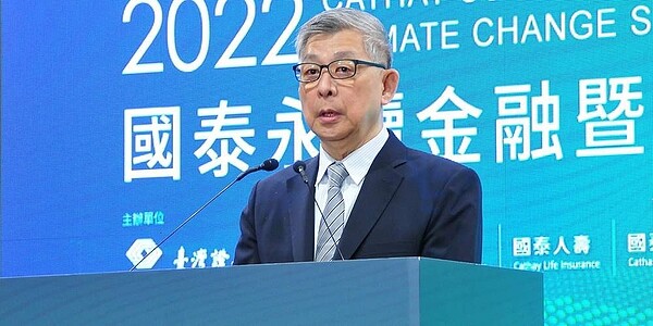 總計半年內,國泰金董事長蔡宏圖(如圖)及哥哥蔡政達豪砸近20億元買下「敦南霖園」5戶,也刷新都更宅史上最高單價紀錄。圖/中時報系資料照