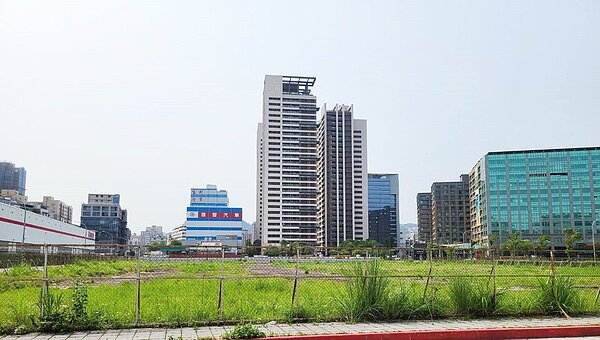冠德建設、大洋塑膠規劃總銷高達500億元的「中和大洋舊廠合建案」昨(19)日宣告破局。冠德建設提供