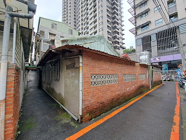 在美河市旁邊!新店逾2千坪公辦都更 啟動整合 位於新店區華興街、三民路、三民路29巷及三民路51巷所圍街廓內的更新單元,基地面積約2,400坪,鄰近美河市社區,新北住都中心將擔任實施者,主導重建作業。圖/新北住都中心提供