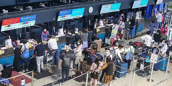 觀光局20日公布攸關自由行旅客、境外團客及旅宿業薪資補貼的三項要點。圖/中時報系資料照