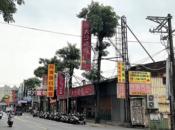 新莊區高中一用地現況為鐵皮商店。圖╱城鄉局提供