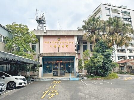 
八德警分局八德派出所規畫改建，但一旁檔案室約20年前作為里民活動中心，民代期盼派出所重建能與里民活動中心共構。（賴佑維攝）
