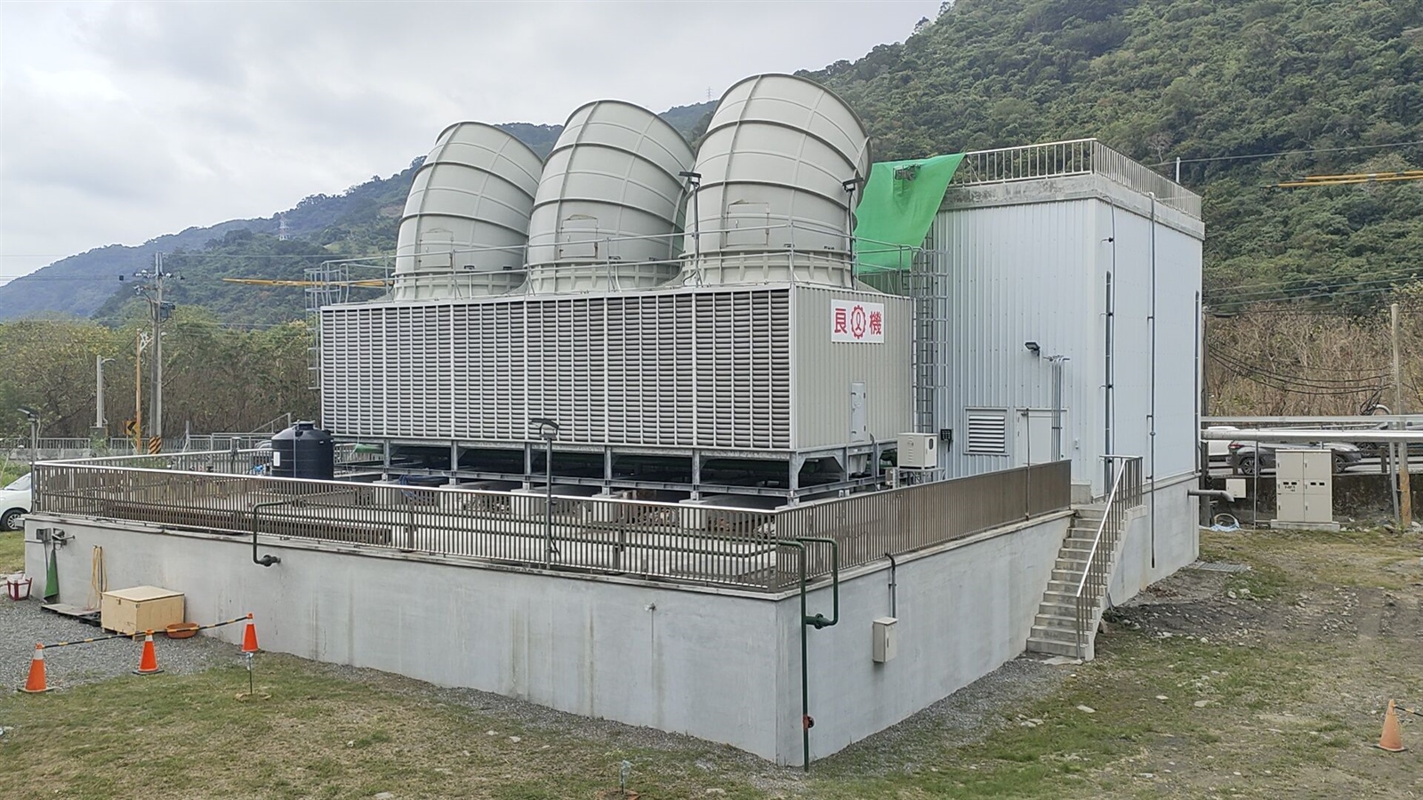 台東縣首座商轉民營「地熱」發電廠開始營運，目前每日穩定可供900戶用電，未來將持續增加。記者尤聰光／攝影 