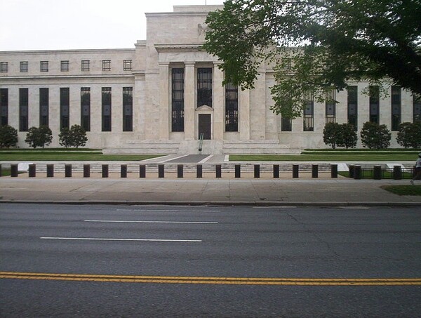 80年代以來「最鷹派升息」 Fed利率7月恐再調升 美國華盛頓特區聯邦準備系統總部大樓。圖/維基百科