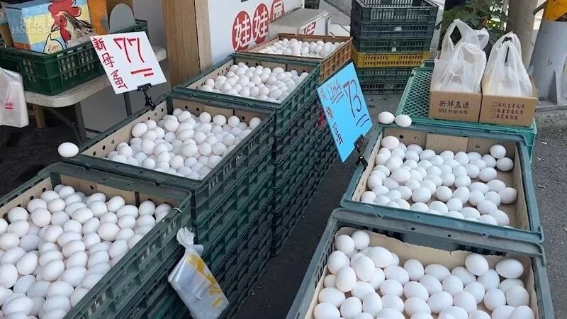 近期雞蛋產量日漸趨緩穩定,農委會的進口蛋也陸續進來,加上清明節過後買氣稍減,雞蛋存量增加。圖/聯合報系資料照