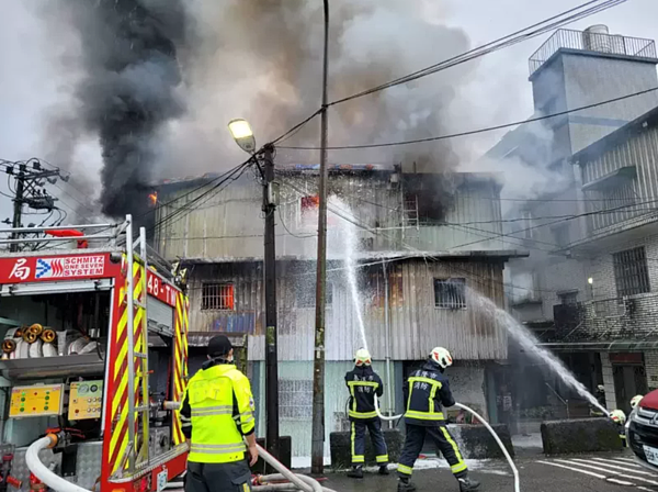 基隆市暖暖區金華街今天近午發生民宅火警,呂姓屋主的媽媽未能逃出,命喪火場。記者邱瑞杰/翻攝