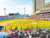 桃園棒球場頻出包　鄭文燦挨批喪權辱國