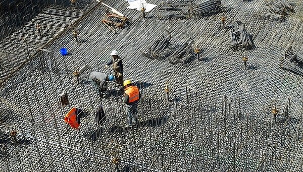 我國預計最快2024下半年起徵收碳費，但環保署澄清建築業非初期徵收對象。示意圖／pixabay