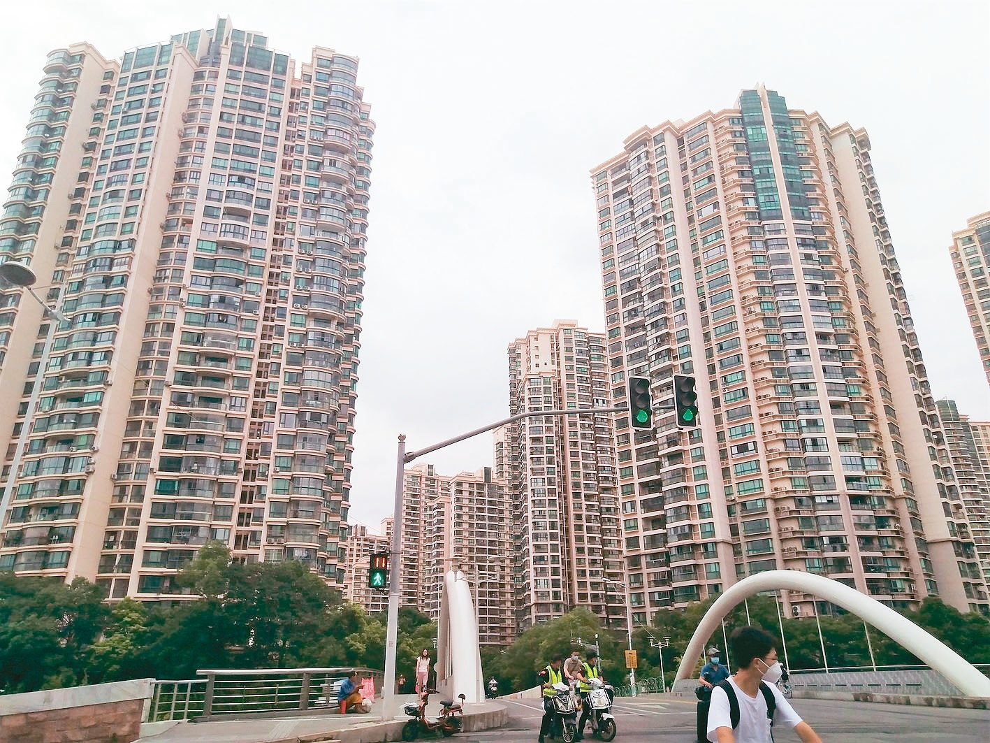 大陸自然資源部宣布全面實現不動產統一登記。圖為上海中遠兩灣城建築群。記者林宸誼／攝影 