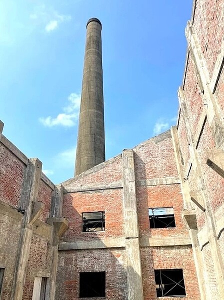 大煙囪是新竹「日本海軍第六燃料廠新竹支廠」醒目地標。圖/新竹市政府提供