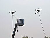 台南消防局研發射水無人機　10層樓高救災利器