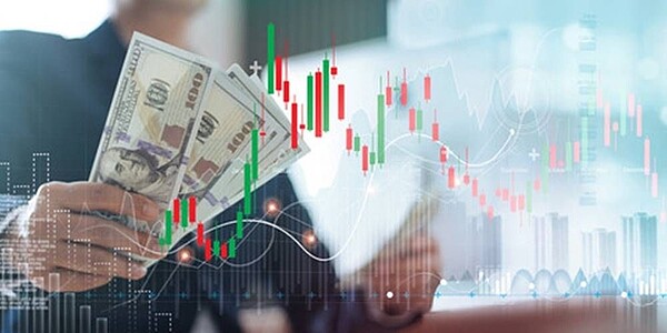 5月報稅季來臨,因應民眾短期資金需求,壽險、銀行近期積極推出低利貸款。圖/freepik