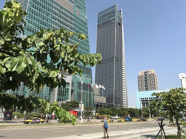 台北市辦公室頂級A辦市場需求穩定,租金行情居高不下,據實價登錄,信義計畫區地標之一南山廣場高樓層再度刷新自身紀錄。記者游智文/攝影