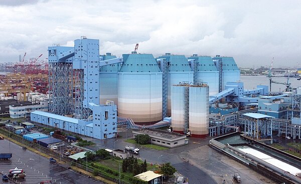 圖為大林電廠一、二號機燃煤機組煤炭儲存槽。圖/聯合報系資料照片