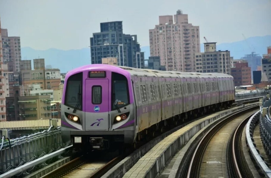 桃園機場捷運運量已恢復至疫情前的97%。桃捷公司今天表示，未來配合「北北基桃1200通勤月票」實施，預估通勤旅客將大幅增加。圖／桃捷提供