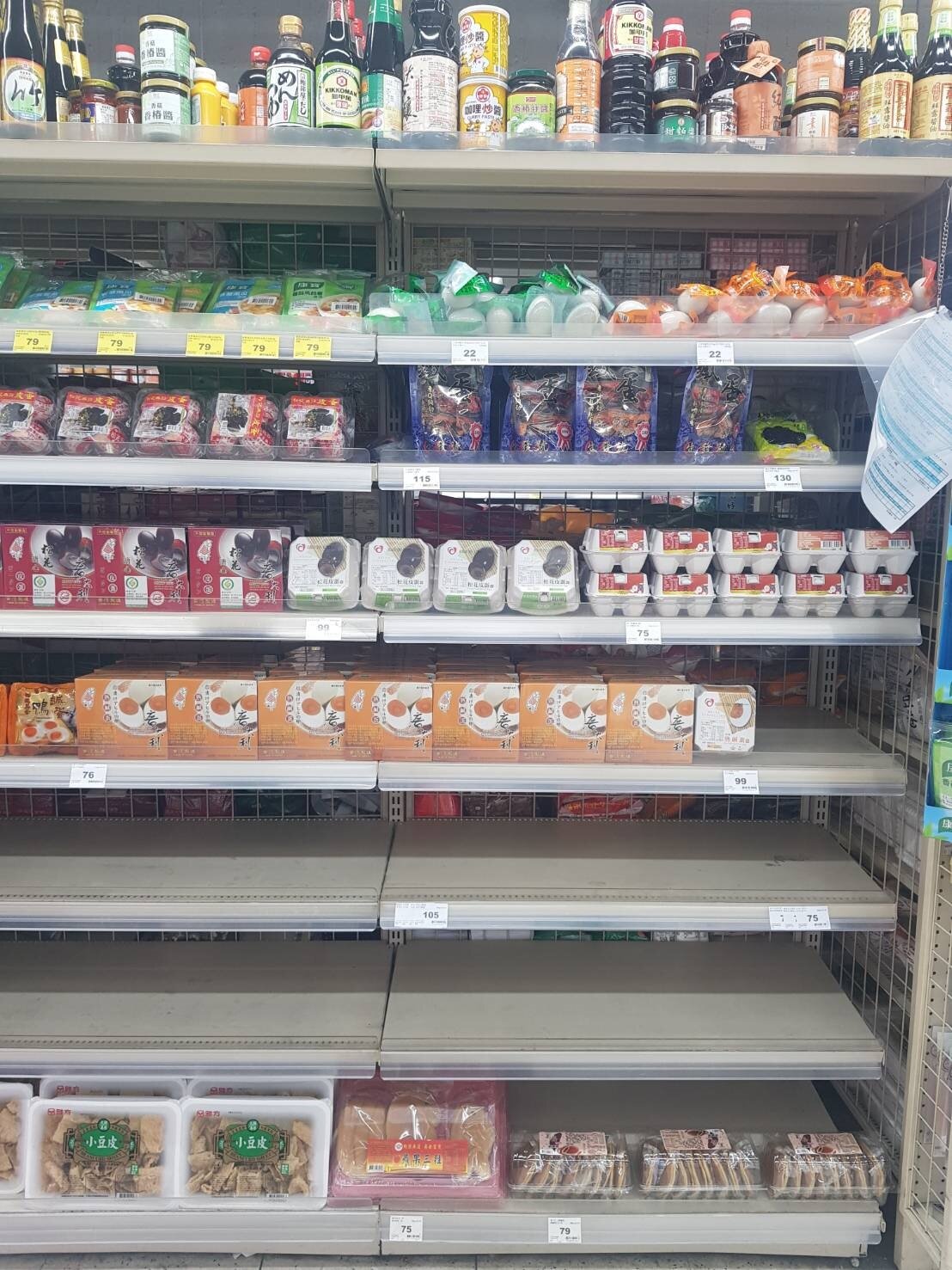 雖說缺蛋緩解,但在超市賣場要能採購到雞蛋,仍需要碰運氣。記者彭宣雅╱攝影