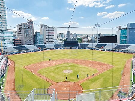 新竹市長高虹安先前稱4月將大規模開挖新竹棒球場，但至今仍無消息。市府表示，目前正在進行前置作業，預計5月上旬前OT點交協商後，就可進場開挖。（本報資料照片）