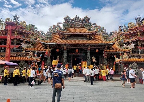 新北民政局從2020年起推動輔導計畫,如有規畫舞龍舞獅及陣頭等民俗技藝表演,則要求投保公共意外責任險。圖/新北民政局提供