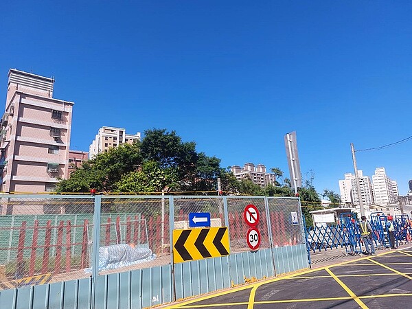 平鎮站開工!桃園鐵路地下化利多 沿線房價約漲15% 開工的平鎮車站下化工程長約3.74公里,預計2030年通車啟用。永慶不動產中壢A22中豐加盟店陳俊宇店長指出,近一年來桃鐵地下化沿線區域,房價平均上升約15%。圖/好房網News記者林和謙/攝