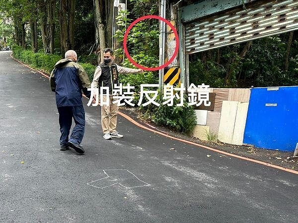 游里長安排交通安全會勘,研擬在里區交通危險路段加裝反射鏡。圖/取自游志鴻里長臉書專頁