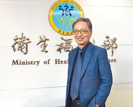 衛福部長薛瑞元表示,明後年健保費率確定不會調漲,有望連3年都維持現行費率。(鄭任南攝)