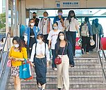 室外免罩本月上路　薛瑞元：12月擬開放逐桌敬酒