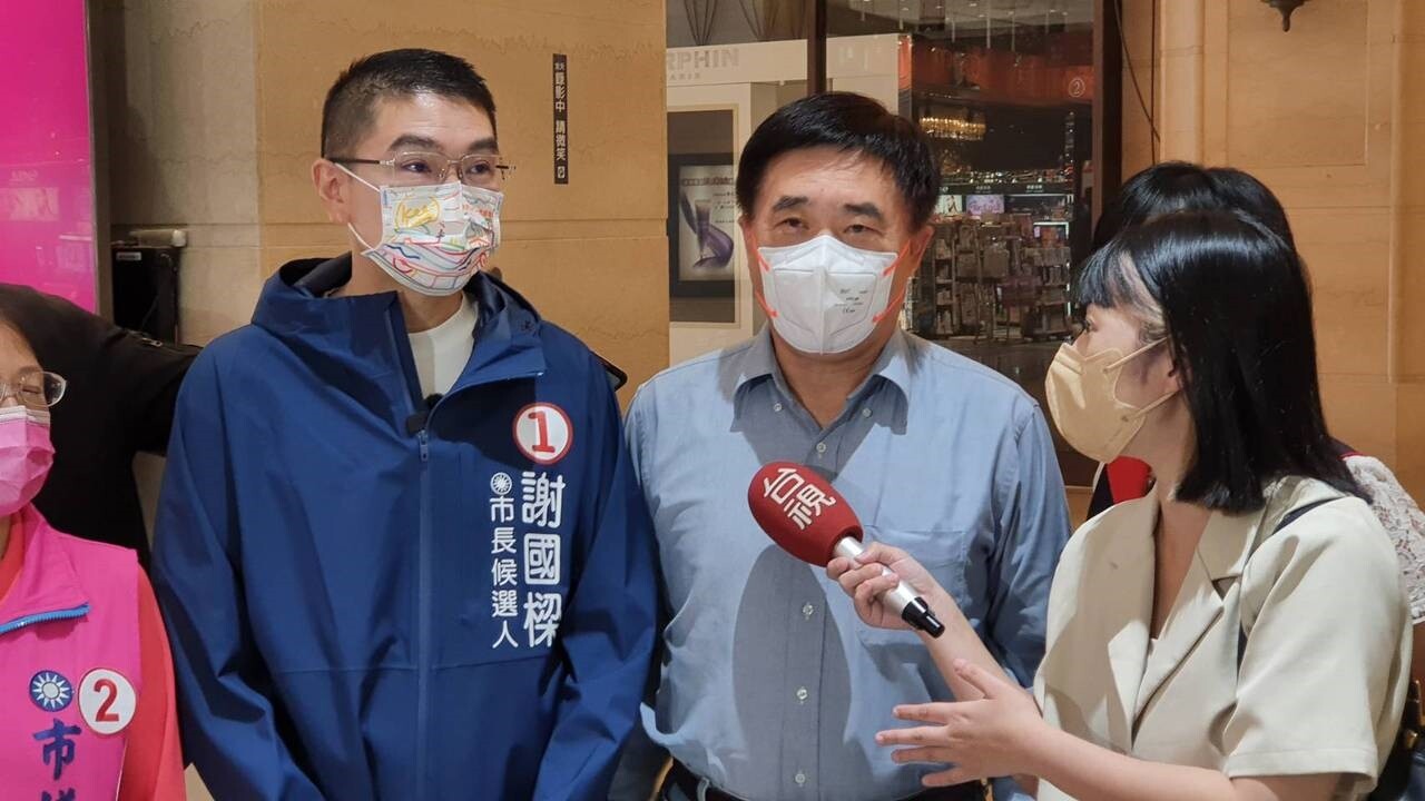 國民黨基隆市長候選人謝國樑上午在台北市市府轉運站訪。記者楊正海／攝影 