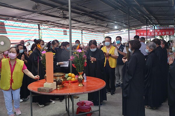 朱崙里舉辦中元普渡法會。圖／取自「高銘鴻」臉書
