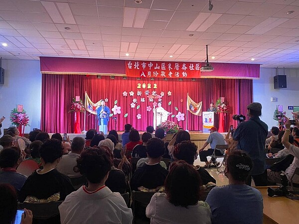 新世紀歌謠協會到朱崙里表演。圖／取自「中山大同樂生活 X 有你有我」臉書
