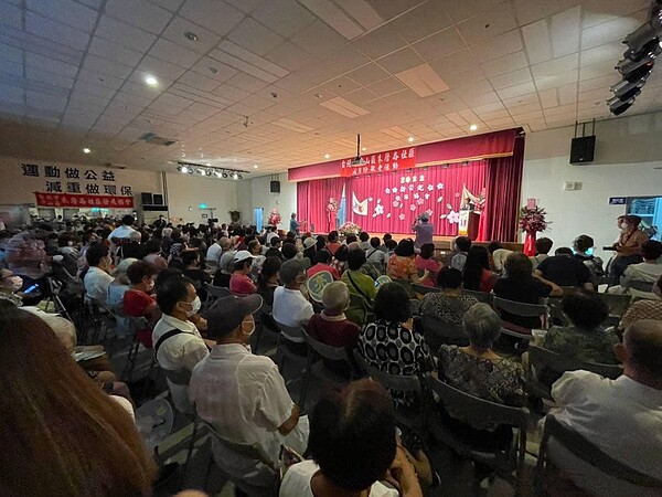 現場準備許多祭品祭拜。圖／取自「高銘鴻」臉書
